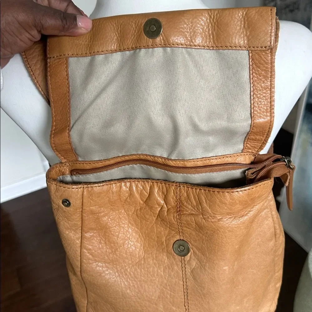 AMERICAN LEATHER CO. Genuine Leather Liberty Backpack Cafe Latte